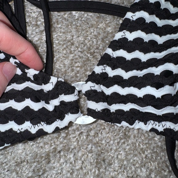 Bikini - Picture 3 of 6